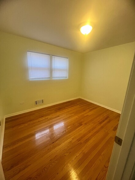 Building Photo - 6759 S Bell Ave