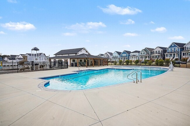 Building Photo - 3BR Like-New End-Unit Townhome – Wendell Falls