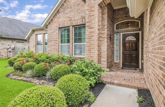 Building Photo - 2513 Golfcrest Dr