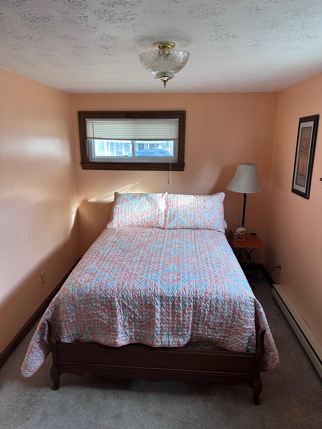 Building Photo - Walnut St.