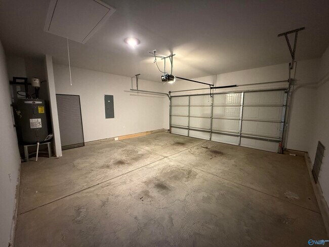 Building Photo - 16205 Glenncrest Ln