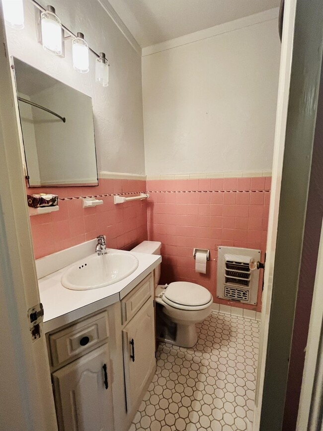 Building Photo - 1600 NW 38th St