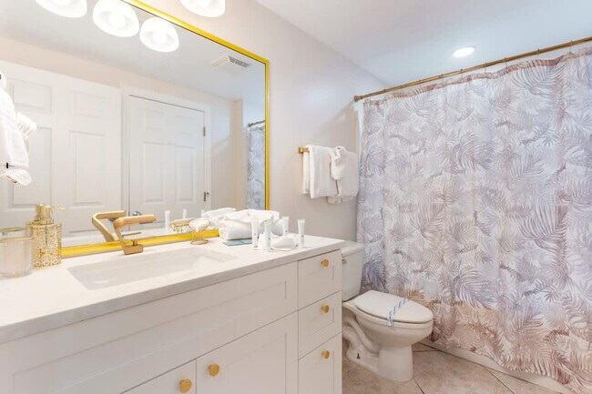 Building Photo - 10811 Front Beach Rd