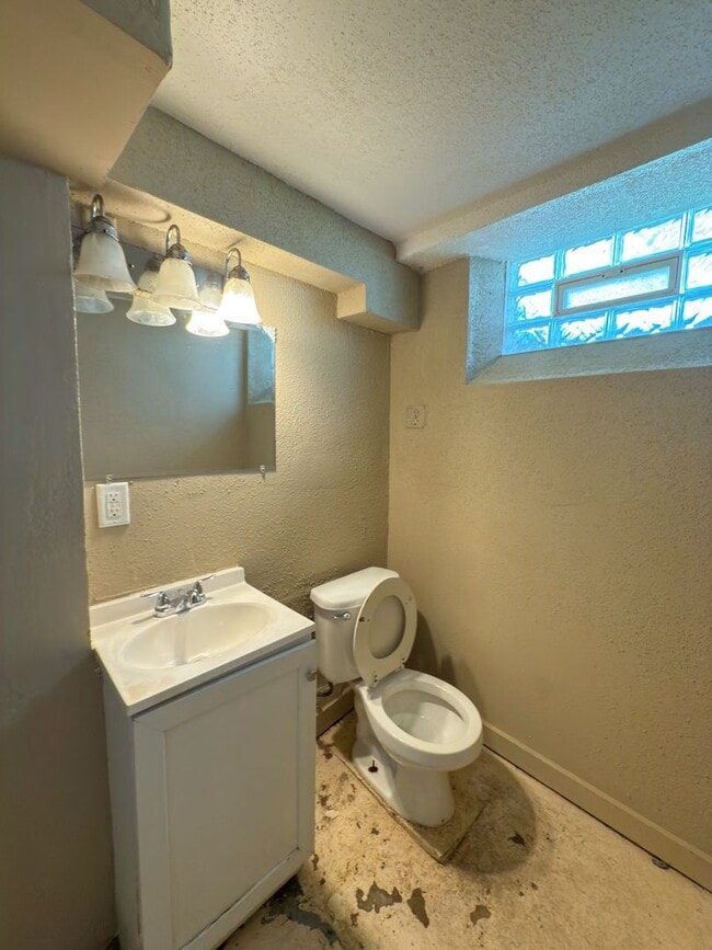 Building Photo - Charming Minneapolis Single-Family Home – Updated Throughout!