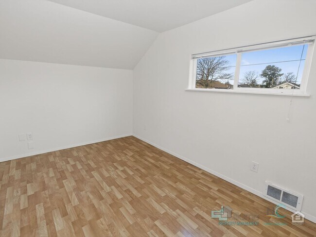 Building Photo - 849 1st Ave