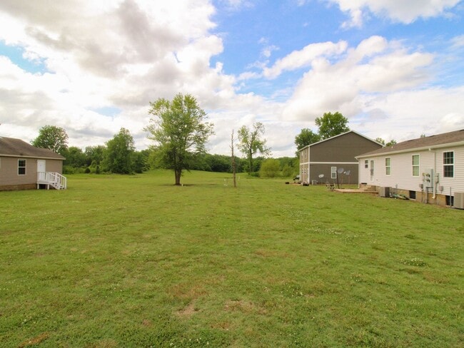 Building Photo - 123 Meadows Ln