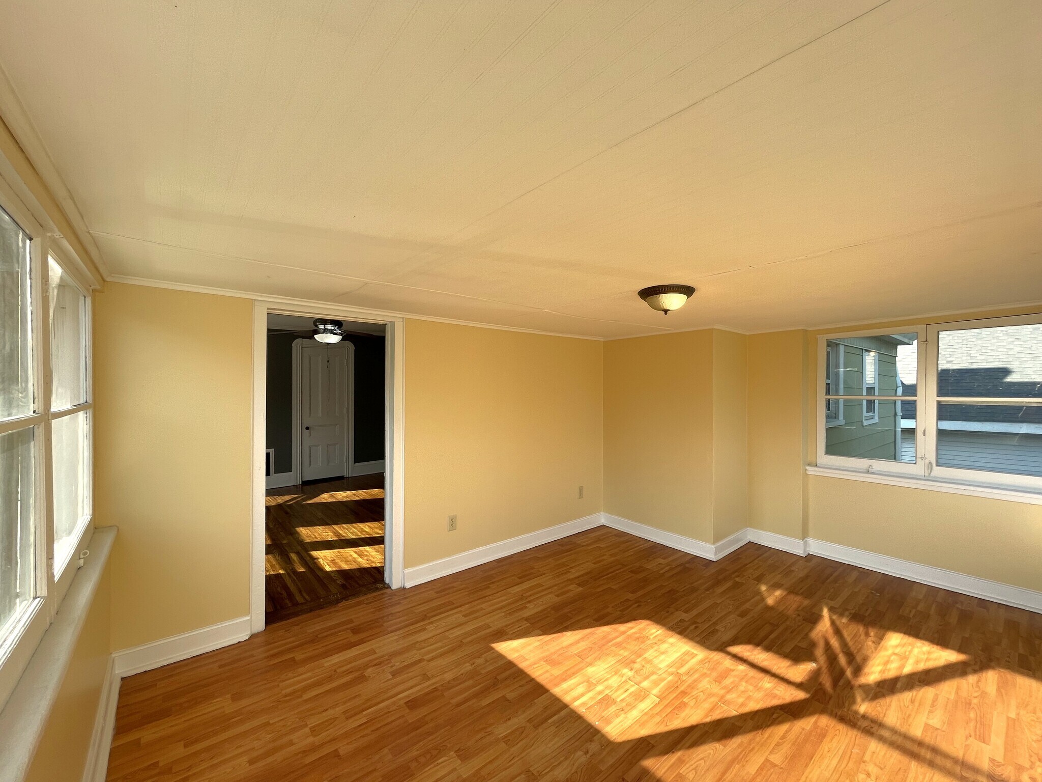 Sun Room - 533 W Gray St