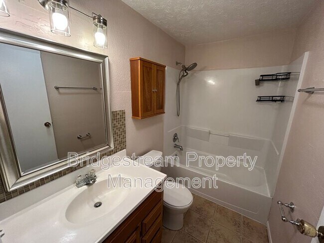 Building Photo - 1404 Crown Point Ct