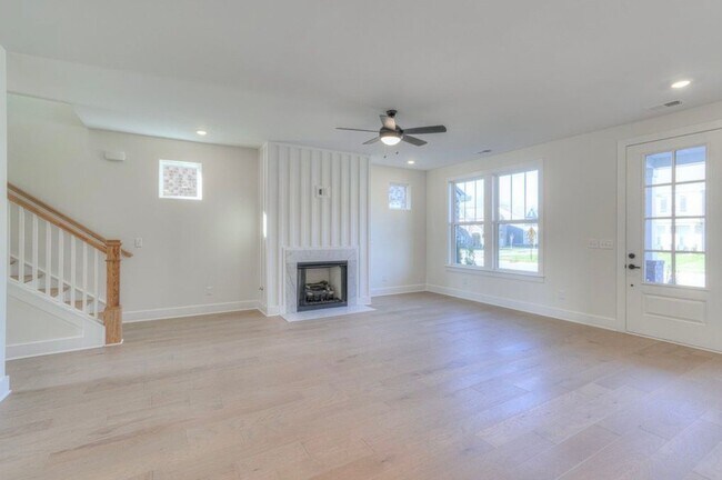 Building Photo - 9131 Headwaters Dr