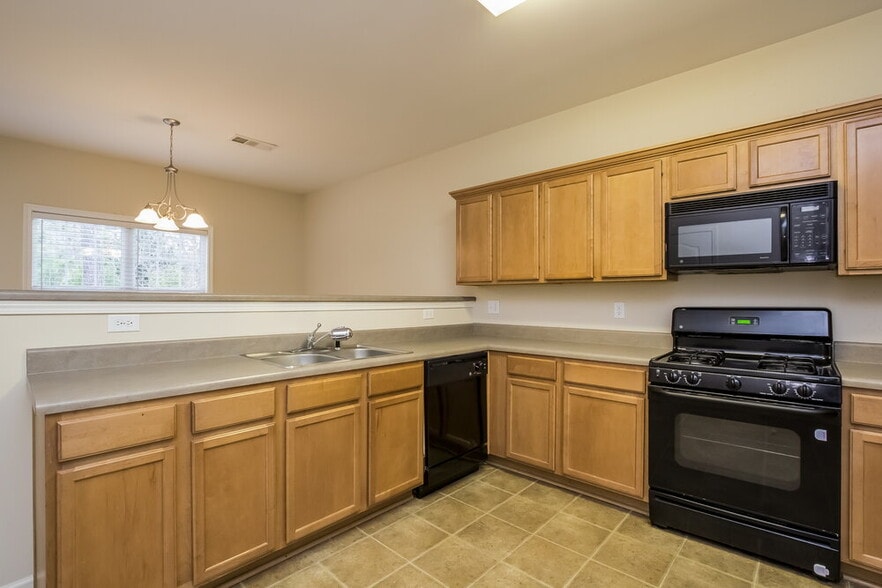 Building Photo - 2140 Copper Trail Ln NE