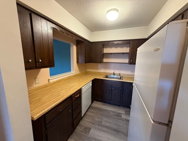 Building Photo - 1088 Dover, 203