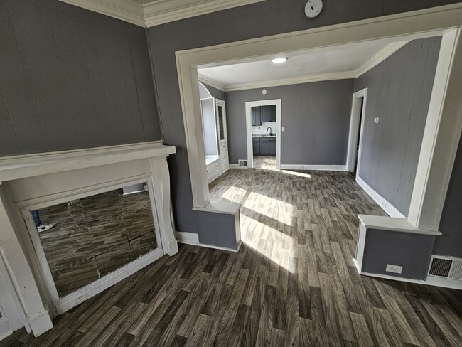 Building Photo - 9208 Pierpont Ave