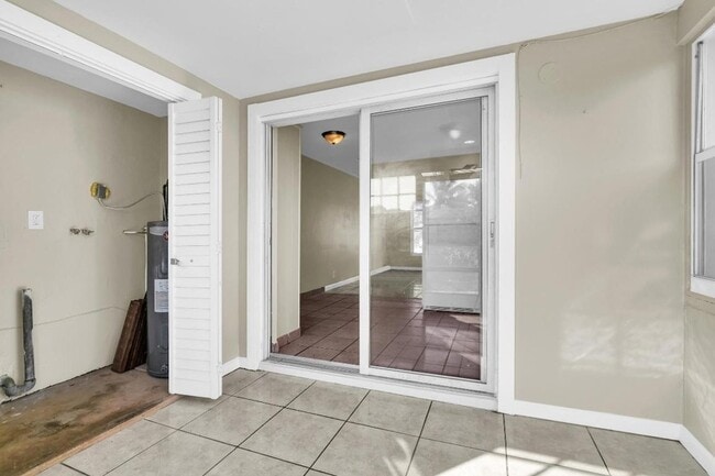 Building Photo - 184 SE 27th Way