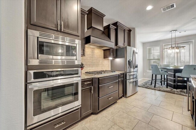 Building Photo - 1414 Veranda Mist