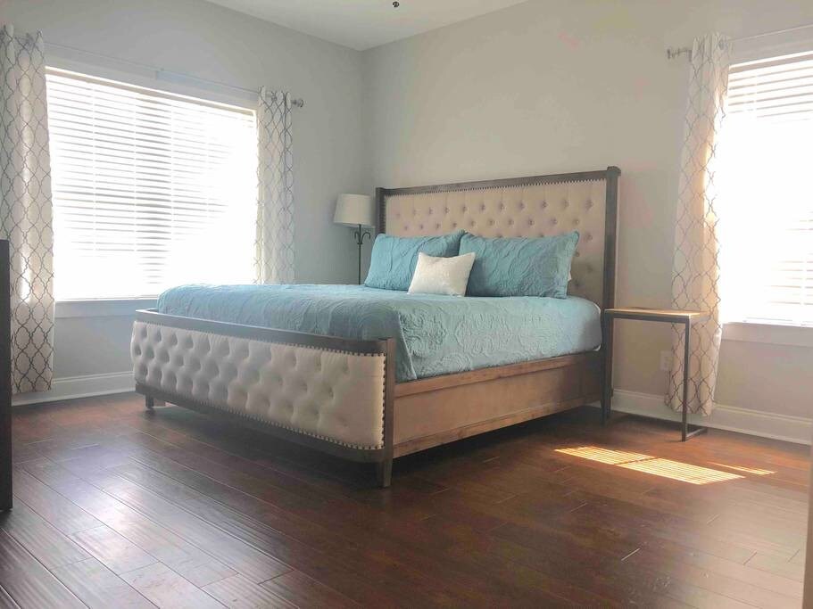 Master Bedroom - 1220 Pithon St