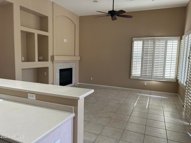 Building Photo - 5004 E Desert Vista Trail