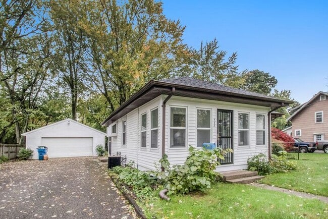 Building Photo - 548 Dayton Ave