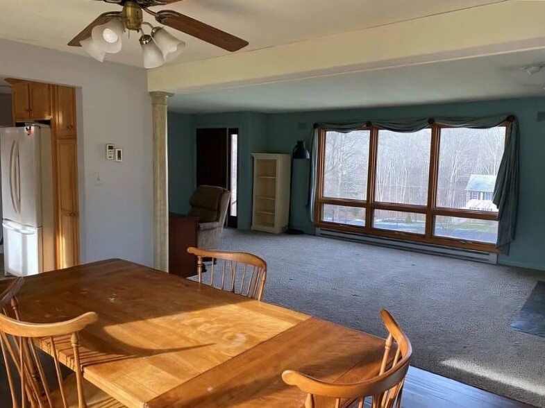 Dining area/open concept - 113 Hillyndale Rd