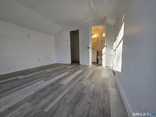 Building Photo - 48 Wellington Dr