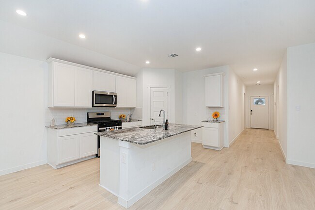 Building Photo - 1630 Fleetwood Xing