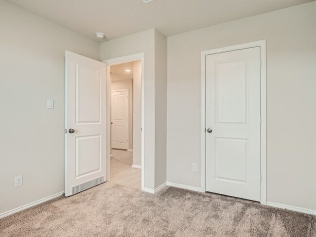 Building Photo - 15011 Dorset Wheel