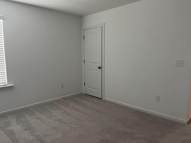 Building Photo - 198 Blue Butterfly Dr