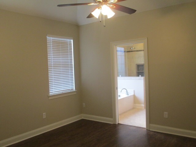 Building Photo - 714 Dove Creek Cir