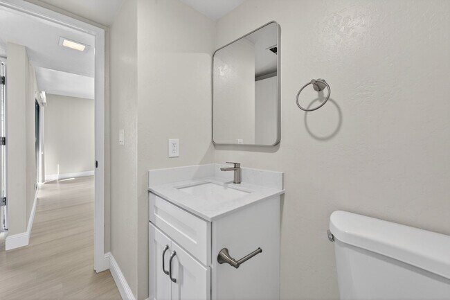 Building Photo - Newly Renovated 3/2.5 bath End-Unit Townhome with Vaulted Ceilings – Minutes to I-680 & Downtown!