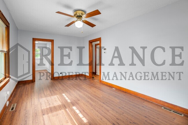 Building Photo - 621 S Green St