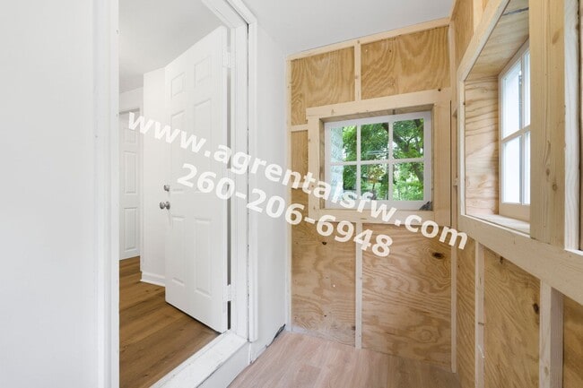 Building Photo - 3 Bedroom House