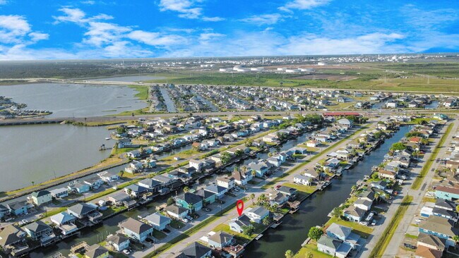 Building Photo - Waterfront Rental