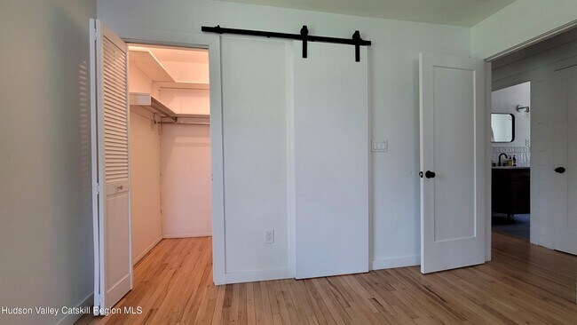 Building Photo - 90 Van Dale Rd