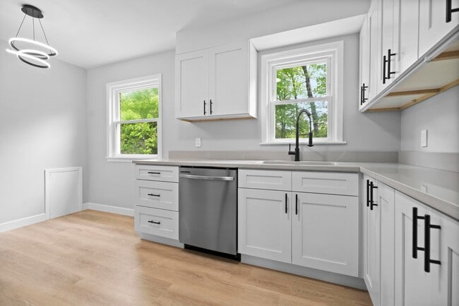 Building Photo - Freshly Remodeled 3-Bedroom Cape Cod in The Heart of Richmond Heights