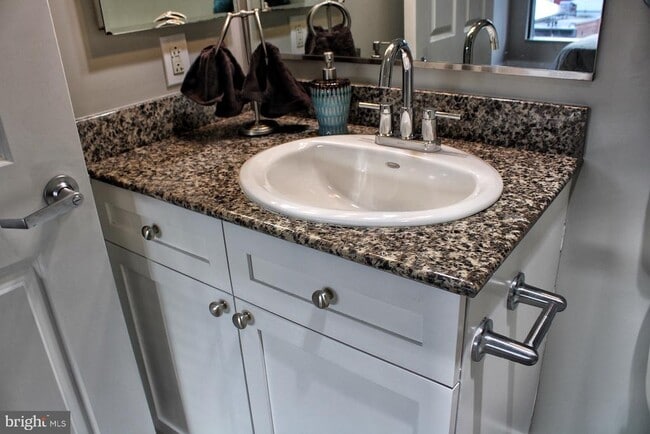 Building Photo - 777 7th St NW