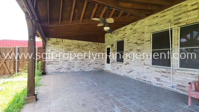 Building Photo - 2604 Bandera Pl