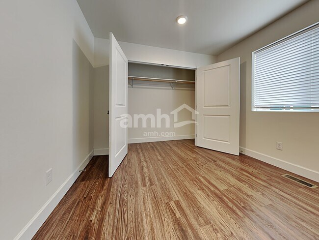 Building Photo - 9228 Tigerlilly St