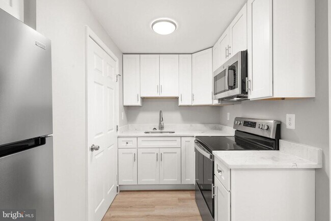 Building Photo - 2015 Dineen Dr