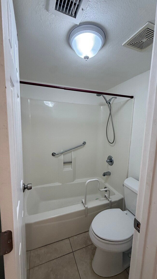 Building Photo - Paradise Valley 1br Condo with Pool