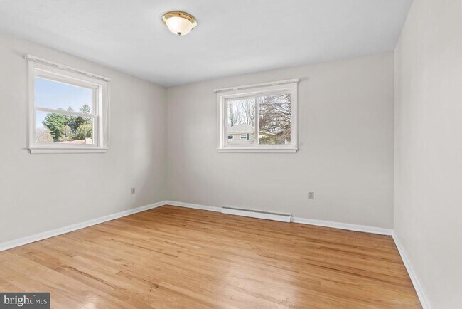 Building Photo - 213 Sunset Dr