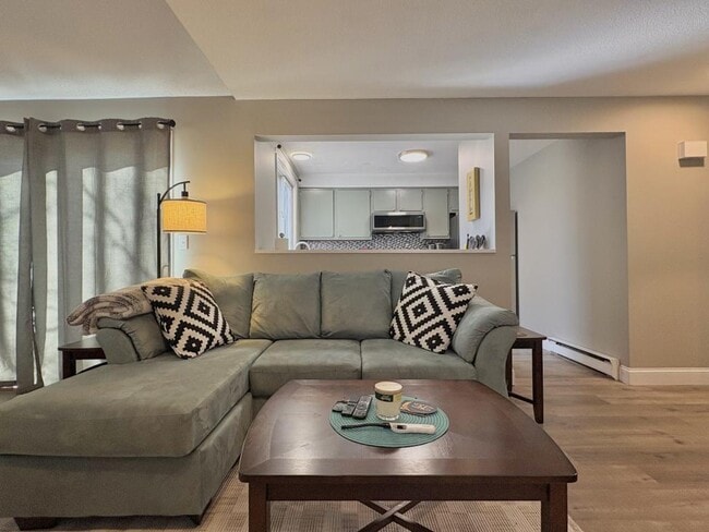 Building Photo - 25 Lawrence St