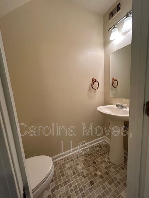Building Photo - 805 Stallings Rd