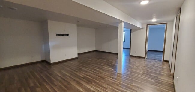 Building Photo - 5 Bedroom Updated Home