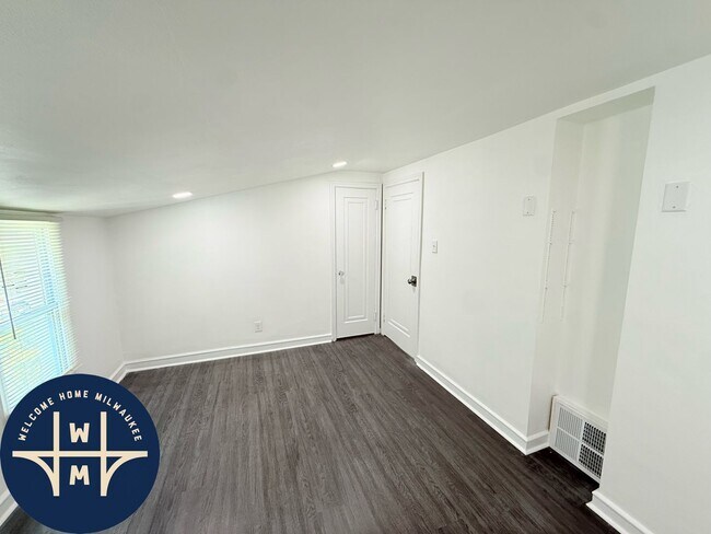 Building Photo - 5256 N 51st Blvd