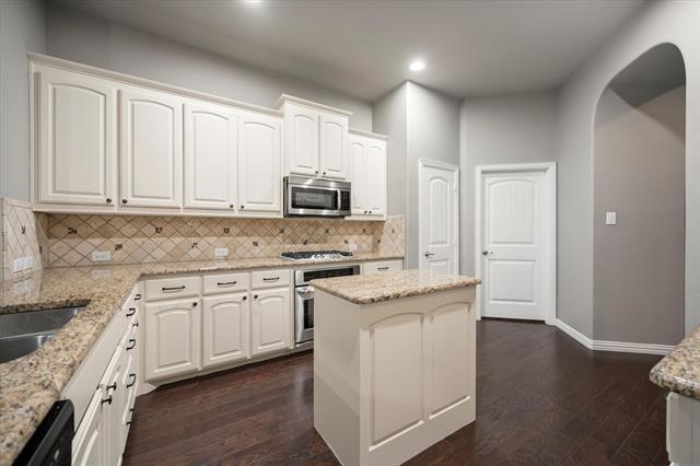 Building Photo - 125 Mineral Point Dr