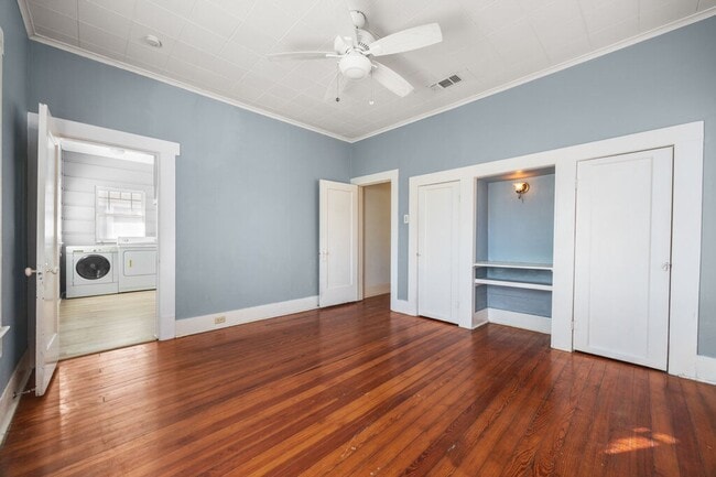 Building Photo - Historic craftsman style home located in T...