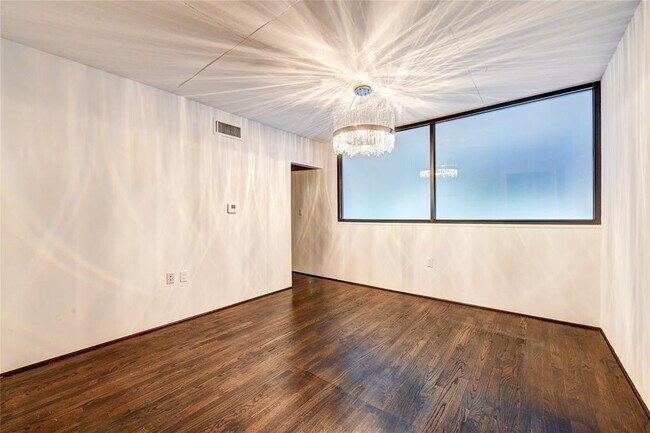 Building Photo - 1025 S Shepherd Dr