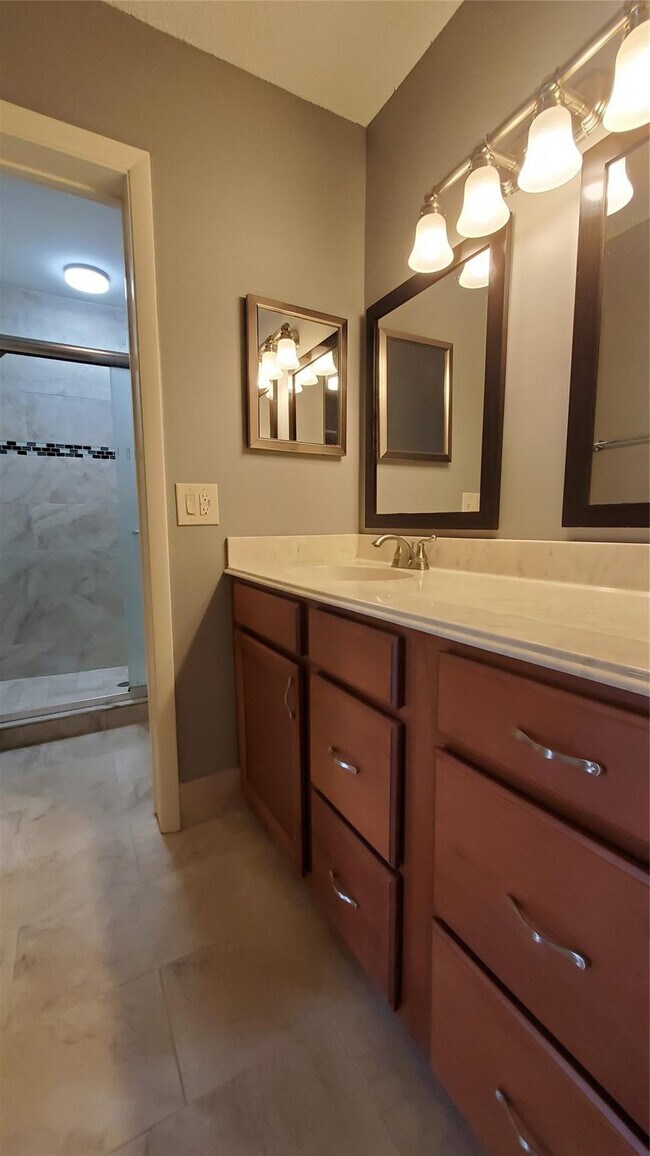 Building Photo - 3831 Cocoplum Cir