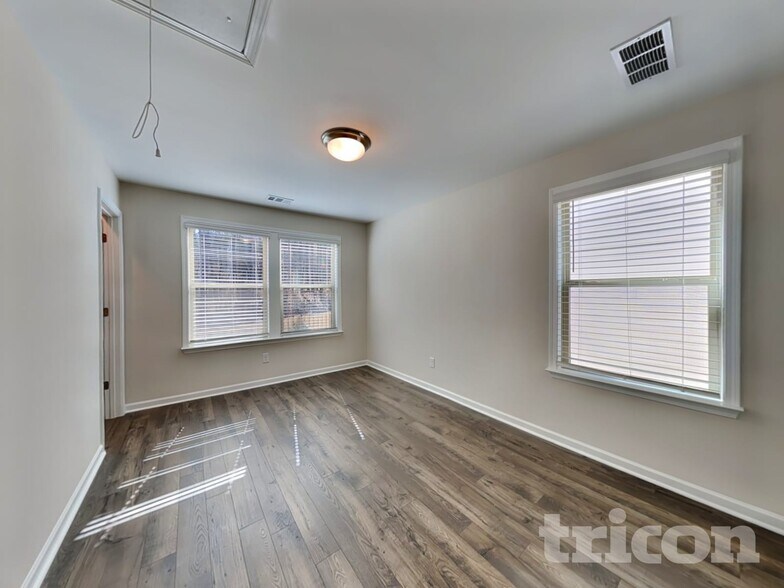 Building Photo - 317 Knowles Pl