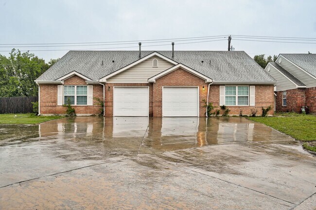 Building Photo - Gorgeous 3 bed 2 bath in Norman!