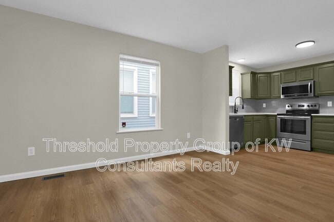 Building Photo - 1352 N 6th St